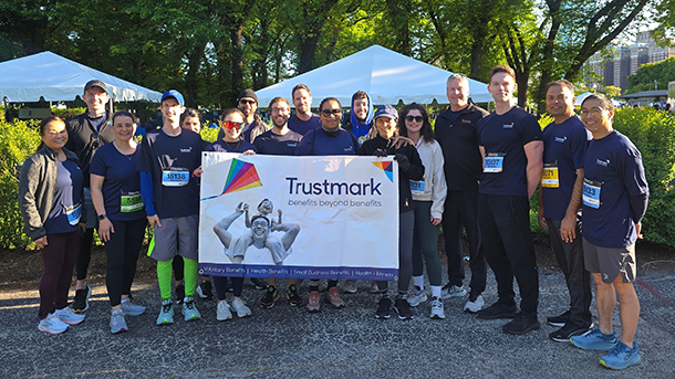 Large group of employees ready to run the Chase Corporate Challenge.
